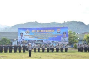 Pejabat Gubernur Sulbar Irjen Pol Drs. Carlo Brix Tewu Pimpin Apel Gelar Pasukan Operasi Simpatik Siamasei 2017