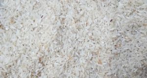 Parah…..!! Raskin di Desa Kalukku Barat Berulat Dan Berkutu