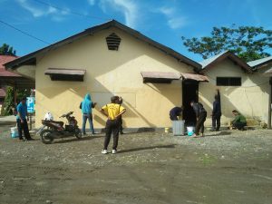 Peringati HUT Bhayangkara Ke 71 Tahun, Polsek Pasangkayu Gelar Baksos