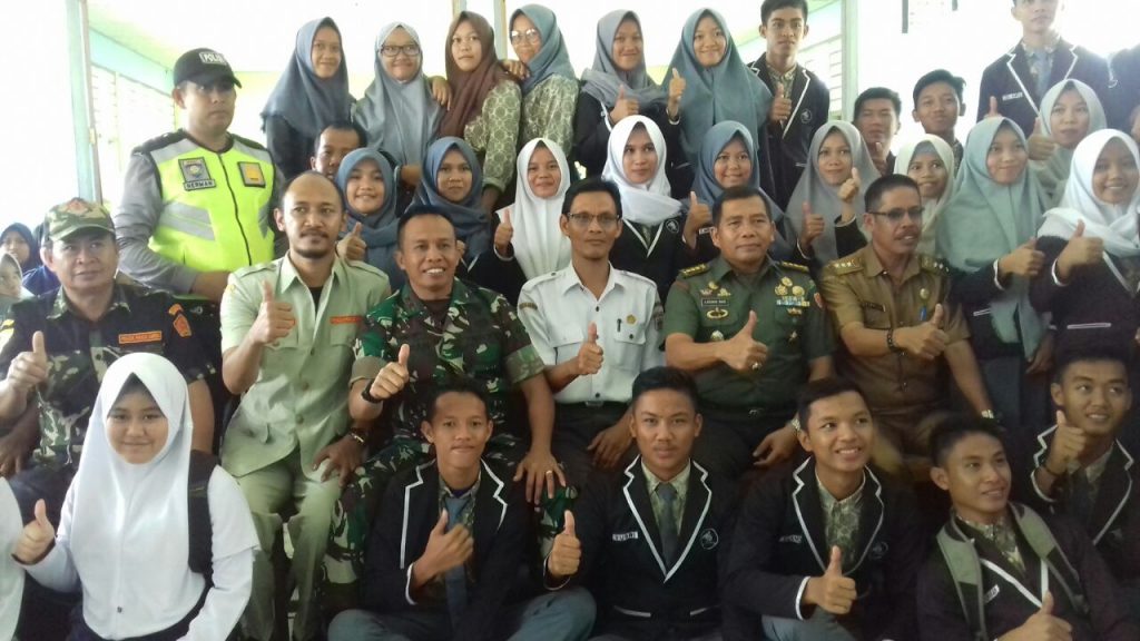 Hindarkan Generasi Muda Dari Penyalahgunaan Narkoba, Tim TMMD Gelar Penyuluhan Narkoba Bagi Siswa