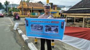 Patut Jadi Contoh…Ini Yang Dilakukan Aipda Suharto Agar Masyarakat Mematuhi Rambu-Rambu Lalulintas