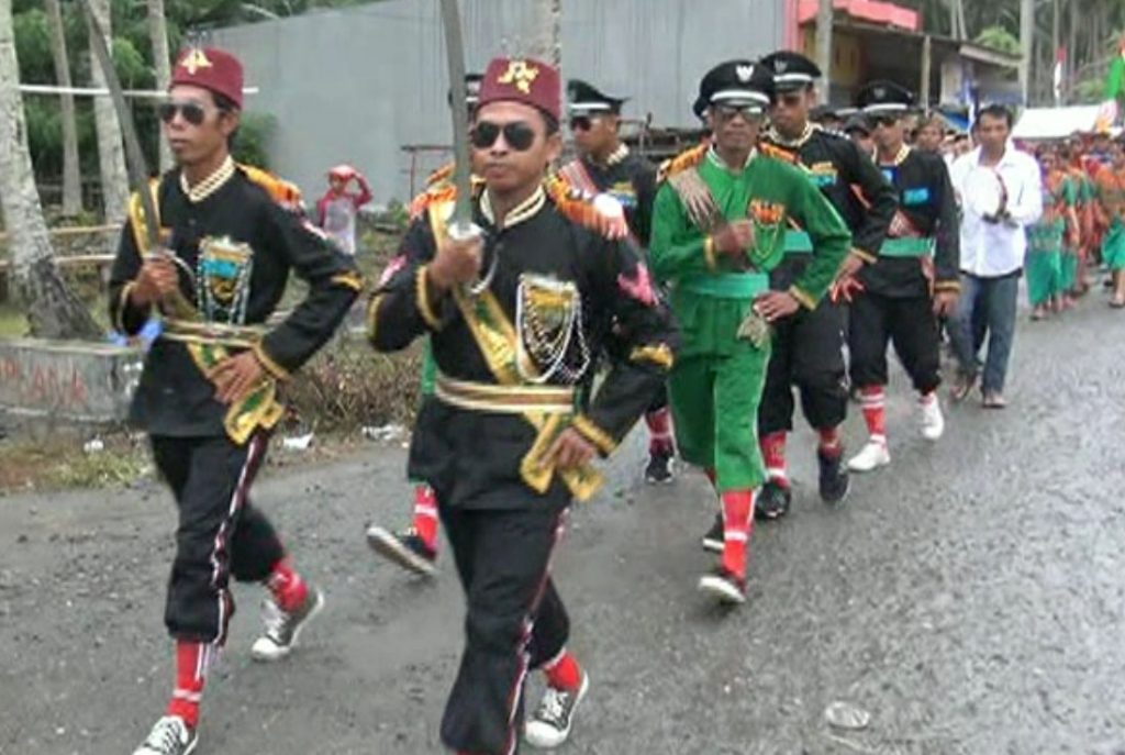 Derasnya Hujan Tak Menyurutkan Niat Ratusan Seniman Dan Budayawan Untuk Meriahkan Festival Budaya