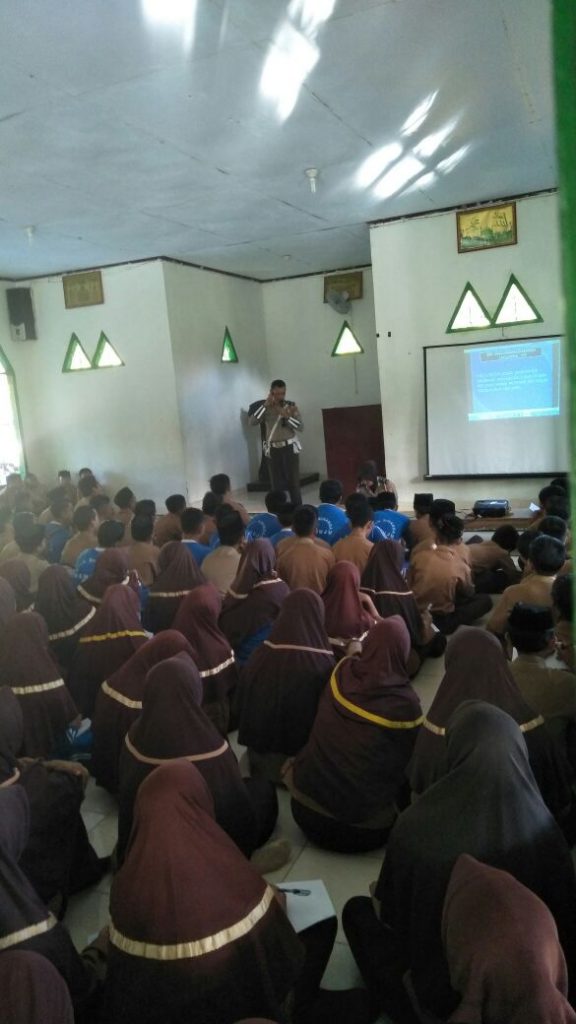 Police Camot Goes To School Kini Berada Di MTs Negeri Binanga Mamuju