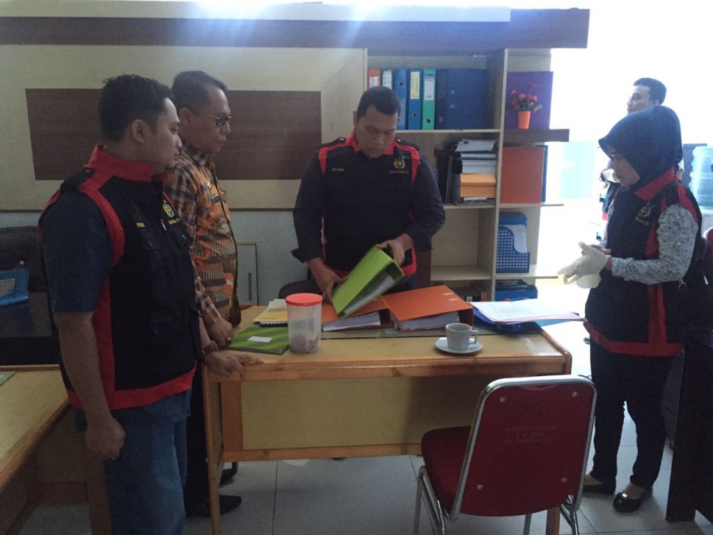 Kantor Bappeda Sulbar Digeladah Tim Penyidik Kejati