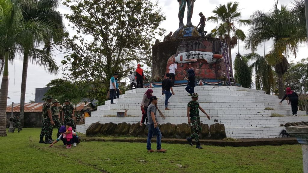 Jelang HUT TNI, Korem 142 Tatag Gelar Karya Bhakti Di Monumen Ahmad Kirang