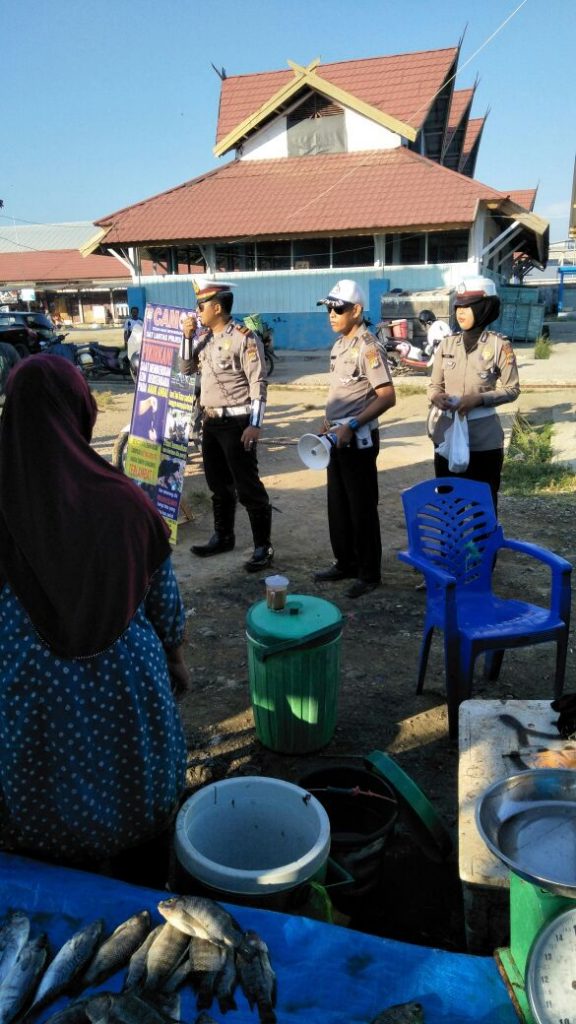 Sosialisasi Camot Satlantas Polres Metro Mamuju Sasar TPI Mamuju