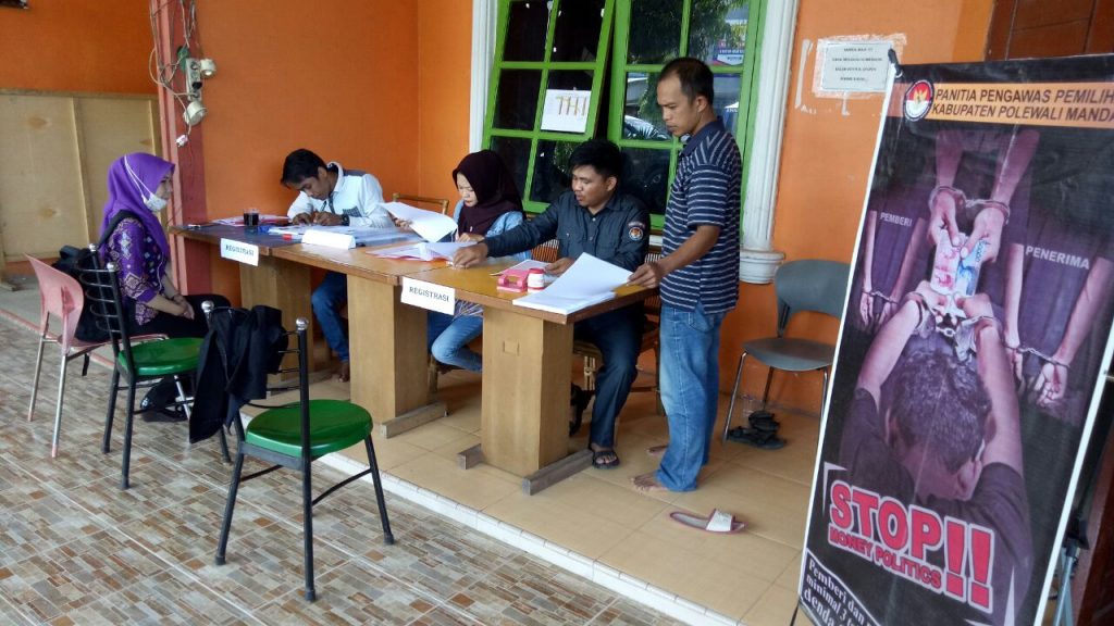 Hari Pertama Pengembalian Berkas Calon Panwascam Masih Sepi