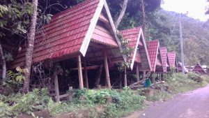 Memperihatinkan…!! Begini Kondisi Gasebo Di Wisata Kali Mamuju