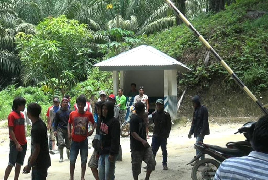 Bantah Lakukan Pemblokiran Jalan, Humas PT UWTL Malah Menuding Wartawan Membuat Berita Bohong