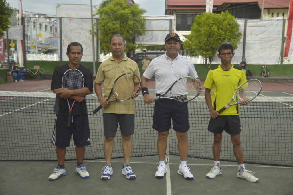 Sambut HUT TNI, Korem 142 Bersama Pelti Mamuju Gelar Tenis Ekshibisi