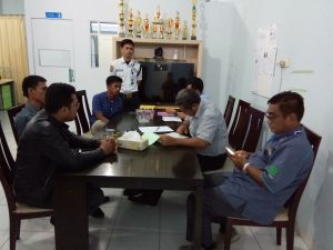 Tak Terima Aliran LIstrik Diputus, Warga Protes Ke Kantor PLN