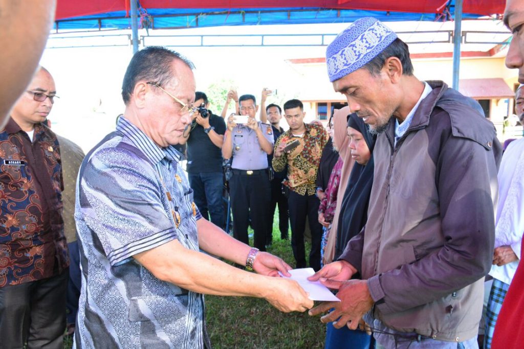 Diakhir Masa Priode, Pengurus Baznas Mateng Salurkan Bantuan Bagi Masyarakat Kurang Mampu