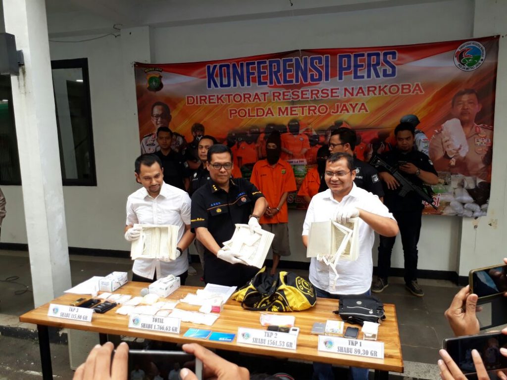 Polisi Ciduk Tiga Tersangka Pengedar Sabu Seberat 1,7 Kilogram