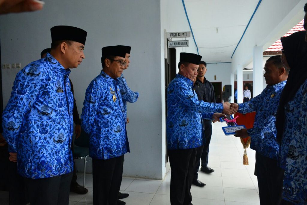 Bupati Mateng Serahkan 7 Unit Alsintan