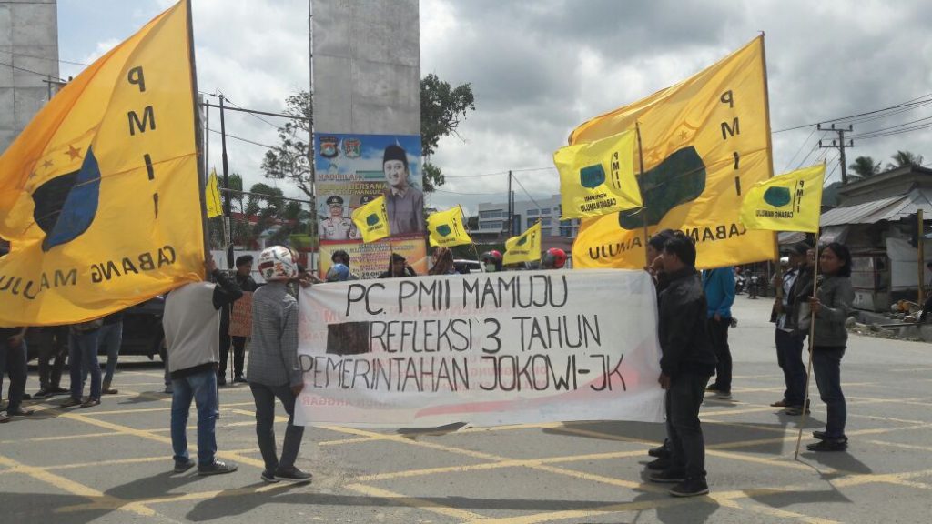 Refleksi 3 Tahun Pemerintahan Jokowi-JK, Puluhan Mahasiswa Minta Jokowi-JK Penuhi Janji-Janji Politiknya.