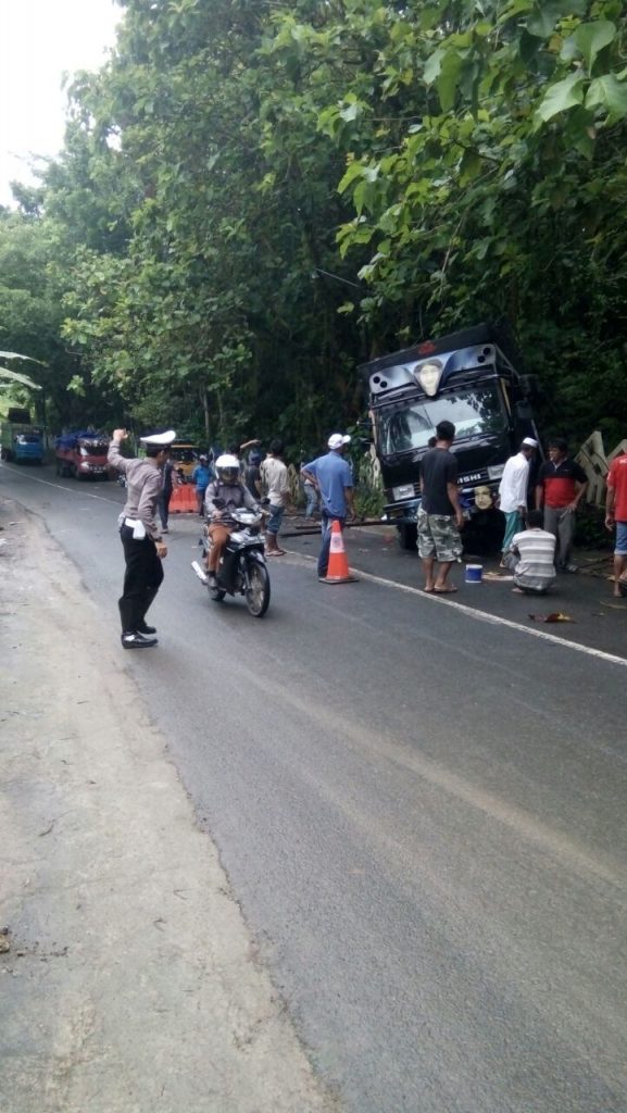 Laka Lantas Tunggal Berhasil Di Evakuasi Satlantas Polres Metro Mamuju