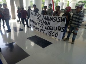 Puluhan Mahasiswa Gelar Aksi Unjuk Rasa Di Depan Kantor DPRD Polman, Ini Tuntutanya