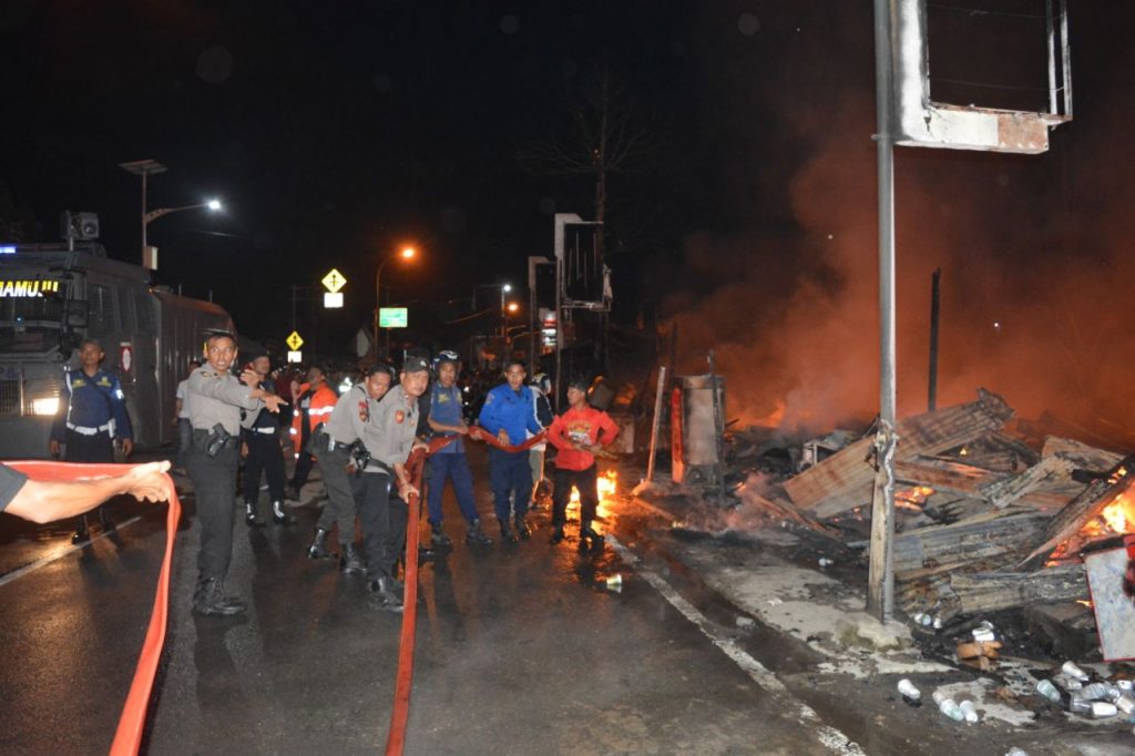 Lilin Hanguskan 7 Kios dan Satu Unit Bengkel