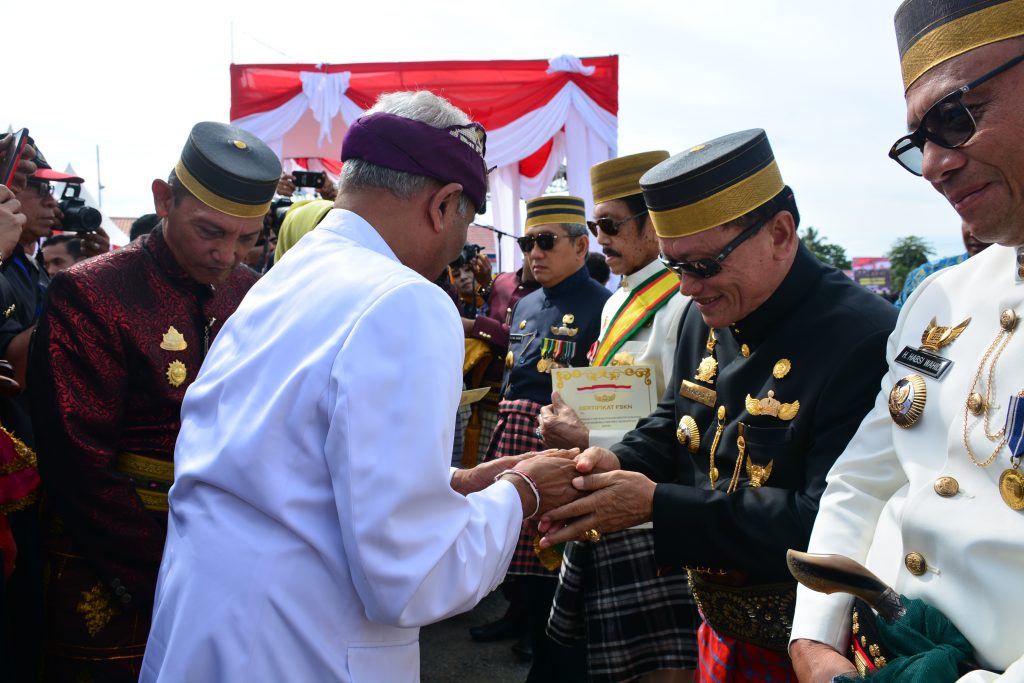 Ini Nama-Nama Penerima Pin Emas Dan Penghargaan Dari Forum Silahturahmi Keraton Nusantara