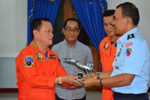 Tindaklanjuti Persiapan Atraksi Manuver Pesawat Tempur Sukhoi TNI AU Di HUT Mateng Bupati Sambangi Lanud AU Makassar