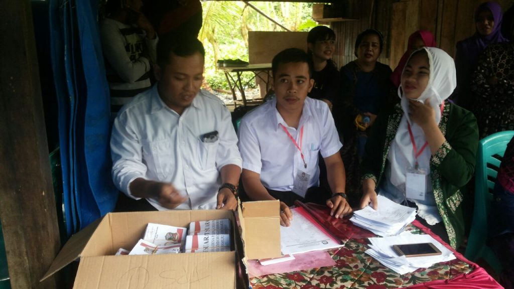 Pantau Pilkades Desa Pati’di, Begini Pesan Camat Simboro Dan Polsek Mamuju