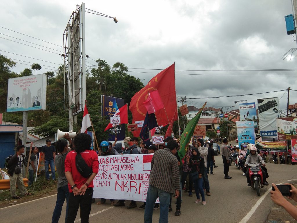 Tolak Kunjungan Kedubes AS Ke Mamuju, Puluhan Mahasiswa Gelar Aksi Demontrasi