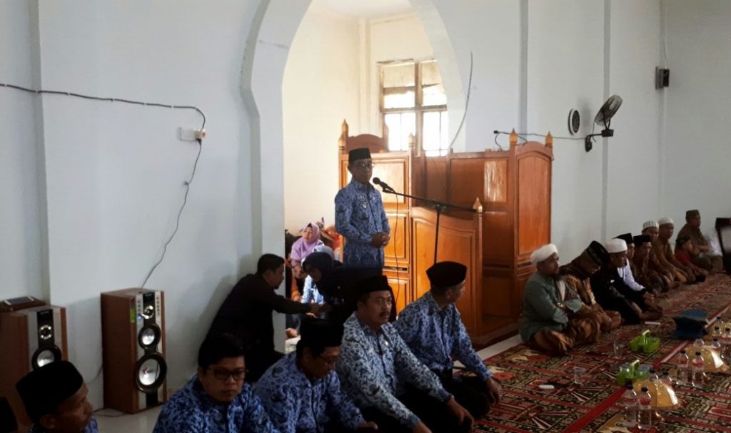 Hadiri Maulid Dan Khataman Qur’an Di Desa Tumbu, Ini Yang Sampaikan Wabup Mateng
