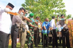 Jelang Tahun Baru 2018, Polres Polman Musnahkan 18400 Botol Miras Berbagai Merek