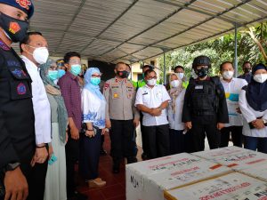 Di kawal Ketat Personil Polda Sulbar, 10.960 Dosis Vaksin Sinovac Tiba di Mamuju