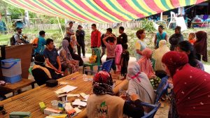 Tim Relawan Emergency Medical Responder Kabupaten Pangkep Gelar Pengobatan Gratis Bagi Korban Bencana Gempa