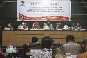 KPU Mamuju Tetapkan Tina-Ado sebagai Pasangan Bupati Dan Wakil Bupati Mamuju Terpilih, Suaib Sampaikan Ini