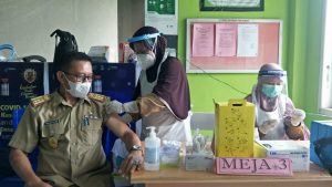 Safaruddin Sanusi Pejabat Pertama Lingkup Pemprov Sulbar di Vaksin Covid-19