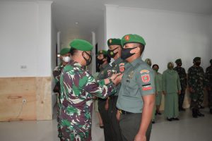 4 Personil Kodim 1428 Mamasa Naik Pangkat, Dandim : Jadilah Prajurit TNI Yang Dicintai Oleh Masyarakat