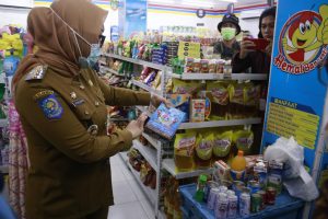 Kedapatan Menjual Produk Kadaluwarsa, Bupati Mamuju Warning Toko dan Pasar Modern