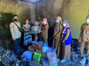 Dinsos Mateng Salurkan Bantuan Untuk Korban Kebakara Di Desa Salugatta