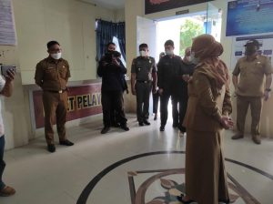 Pastikan Pelayanan Kepada Masyaraka Tetap Berjalan Jelang Hari Raya Idul Fitri, Bupati Sidak Sejumlah OPD