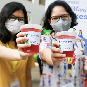 Alodokter Dan Fore Coffee Bagikan 1000 Cup Manuka Untuk Nakes di Wisma Atlet