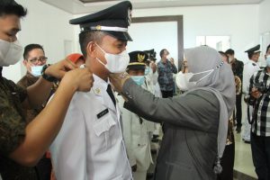 Lantik 12 Pejabat Kades, Ini Pesan Sutinah