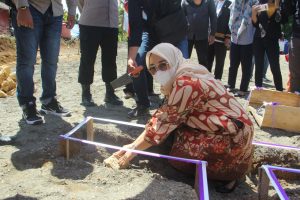 Pembangunan Gereja Toraja Mamasa Di Mulai, Sutinah : Semangat Kita Tidak Boleh Padam, Kita Harus Optimis Bahwa Hari Ini Akan Lebih Baik Dari Hari Kemarin