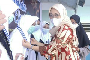 Mahkota Cahaya Untuk Ayah-Ibu Sebagai Pertanda Bahwa Kau Sangat Kucinta