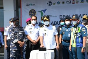Bersama Plt Gubernur Sulsel Dan Stakeholder Area Pelabuhan Utama Makassar, TNI AL Gelar Deklarasi Wajib Vaksin Covid-19