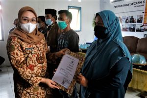 Penyaluran BLT Desa Bambu On time, Sutinah : Ini Keseriusan Pemerintah Setempat Memberikan Pelayanan Kepada Masyarakat