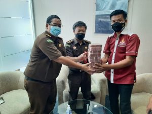 Dinyatakan P21, Dirkimsus Polda Sulbar Serahkan 2 Tersangka dan Berkas Perkara Korupsi ke Kejati Sulbar