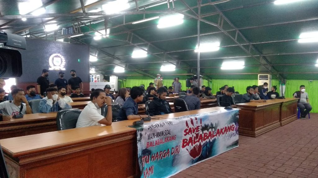 Aliansi Masyarakat Peduli Balabalakang Gelar Unras Di Kantor DPRD Sulbar