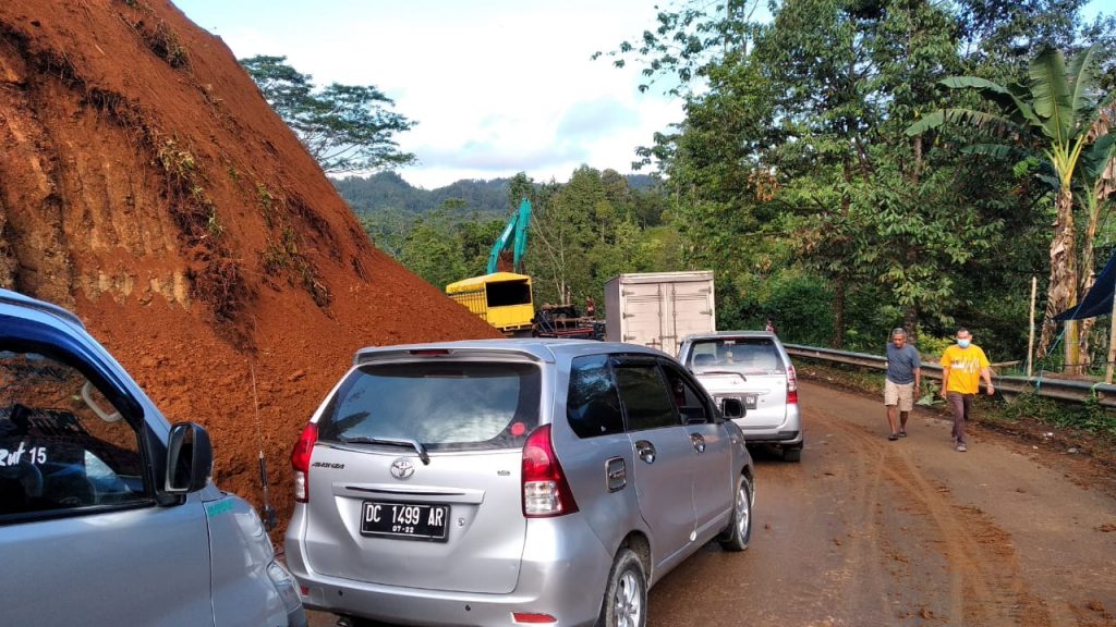 LSM Tamperak Soroti Pengerjaan Jalan Trans Sulawesi