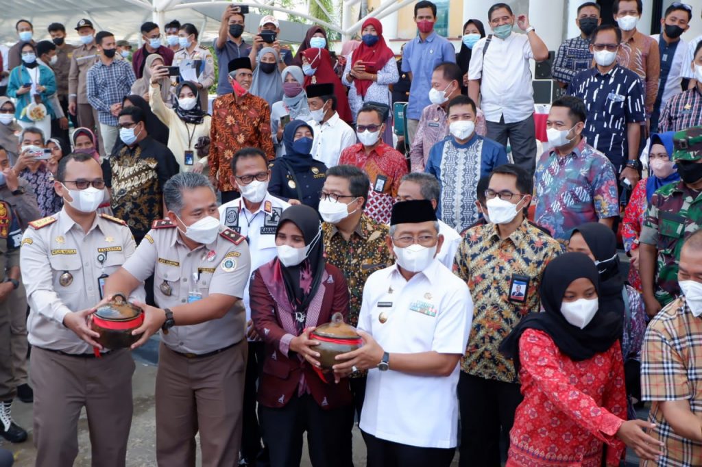 25 Ton Broom Stick Asal Polman Diekspor ke India