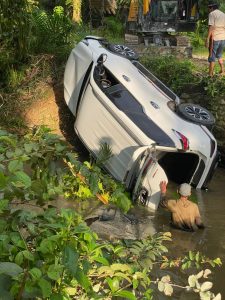 Mobil Kasat Pol PP Mamuju Tengah Terjun Ke Sungai Sedalam 5 Meter