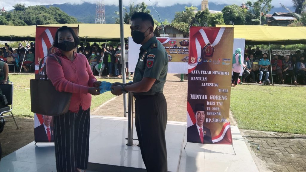 Dandim 1428 Mamasa Serahkan BTPKLW Kepada Pelaku Ekonomi Kerakyatan