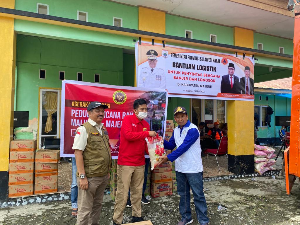 Peduli Sesama, Binda Sulbar Salurkan Bantuan Bagi Korban Bencana Banjir di Malunda