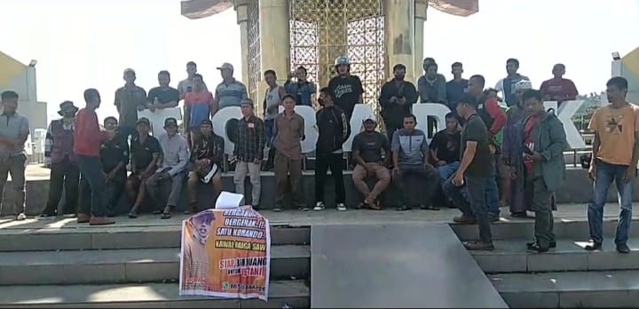 Petani Kelapa Sawit Kabupaten Mamuju Tengah Gelar Aksi Damai, Ini Tuntutannya